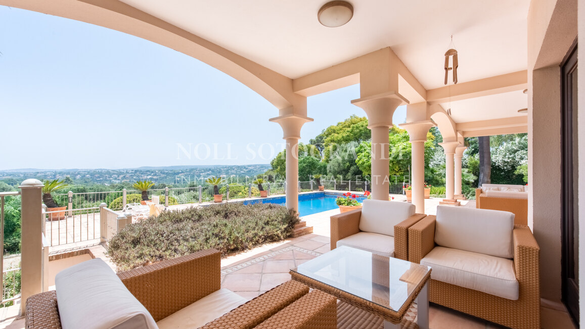 Luxuriöse 5-Schlafzimmer-Villa mit Kino in La Reserva de Sotogrande
