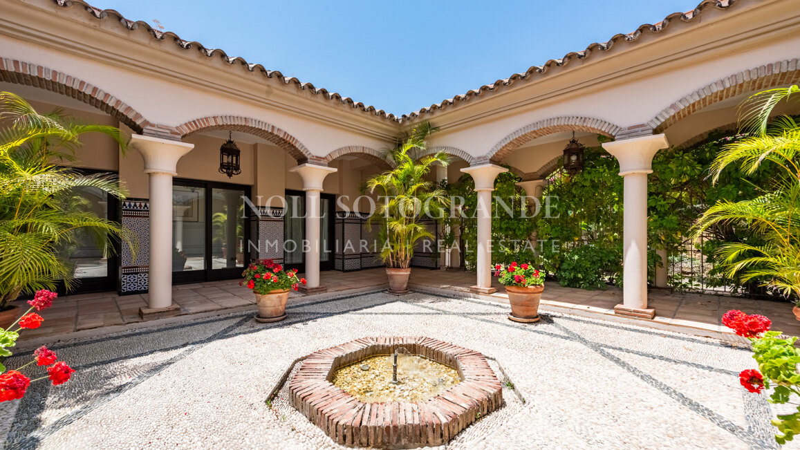 Luxuriöse 5-Schlafzimmer-Villa mit Kino in La Reserva de Sotogrande