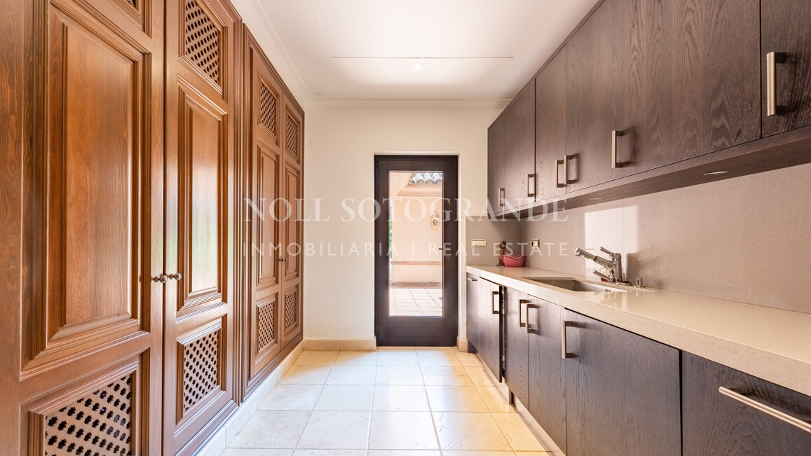 Luxuriöse 5-Schlafzimmer-Villa mit Kino in La Reserva de Sotogrande