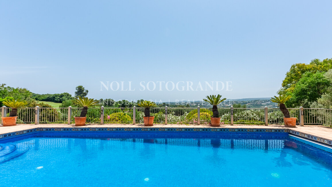 Luxuriöse 5-Schlafzimmer-Villa mit Kino in La Reserva de Sotogrande