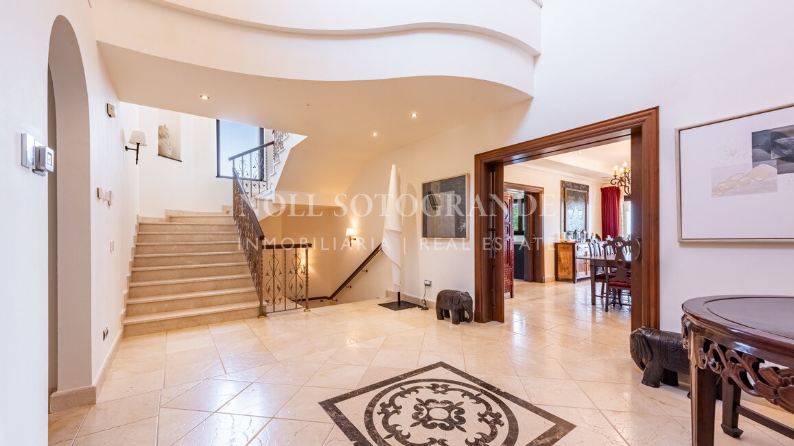 Luxuriöse 5-Schlafzimmer-Villa mit Kino in La Reserva de Sotogrande