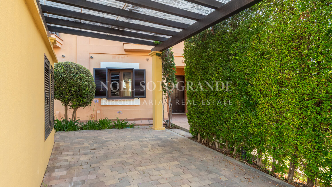 Elegantes Reihenhaus mit zwei Schlafzimmern in Cortijos de La Reserva