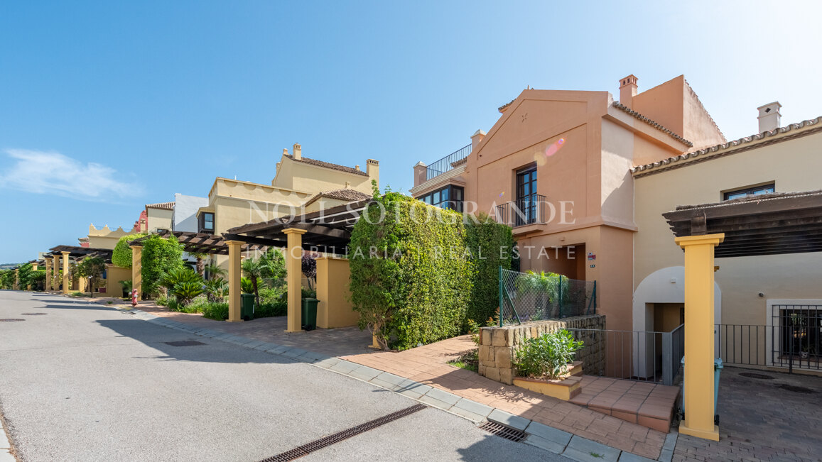 Elegantes Reihenhaus mit zwei Schlafzimmern in Cortijos de La Reserva