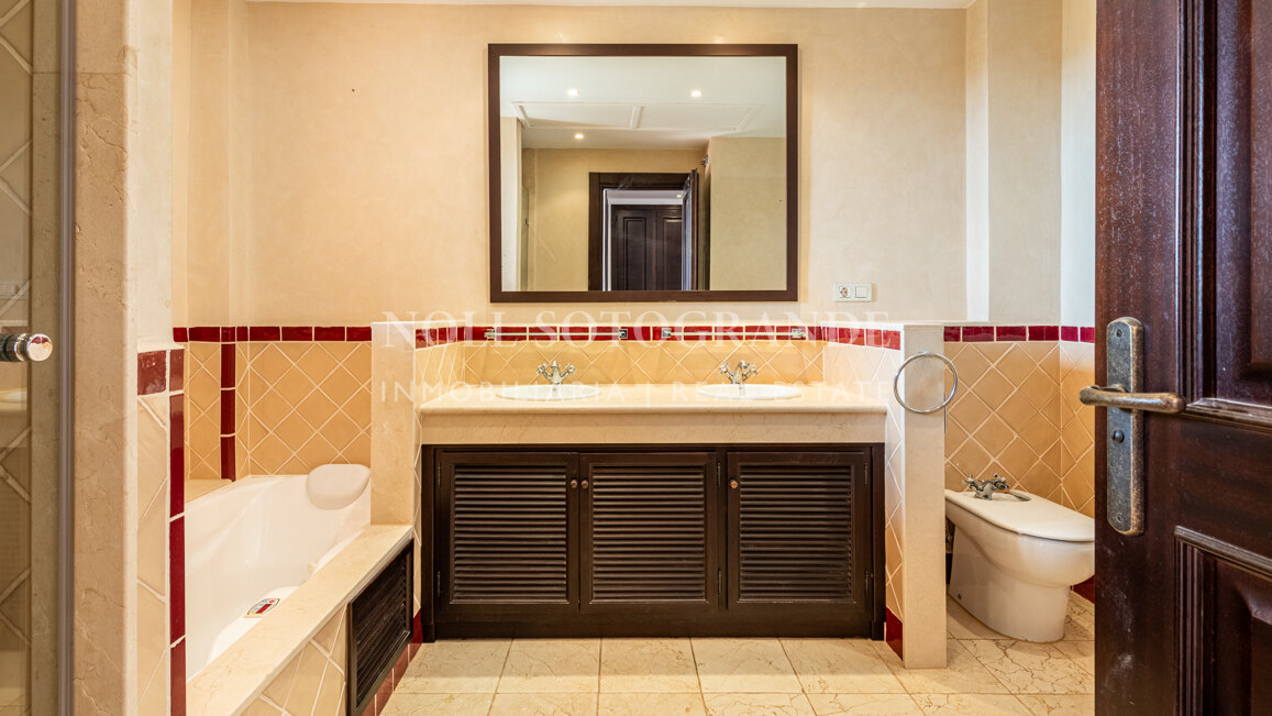 Elegantes Reihenhaus mit zwei Schlafzimmern in Cortijos de La Reserva