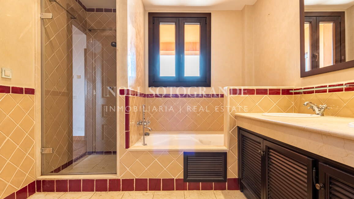 Elegantes Reihenhaus mit zwei Schlafzimmern in Cortijos de La Reserva