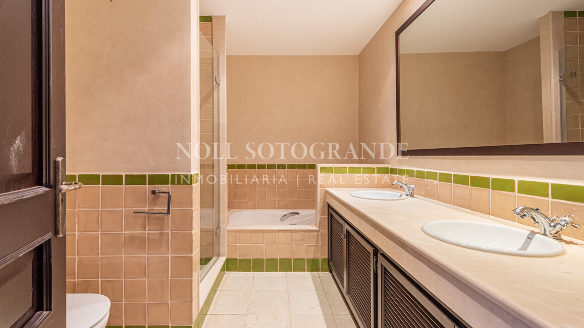 Elegantes Reihenhaus mit zwei Schlafzimmern in Cortijos de La Reserva