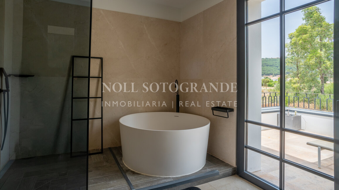 Villa Helio – Zeitgenössische Eleganz in La Reserva de Sotogrande