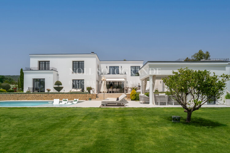 Villa Helio – Zeitgenössische Eleganz in La Reserva de Sotogrande