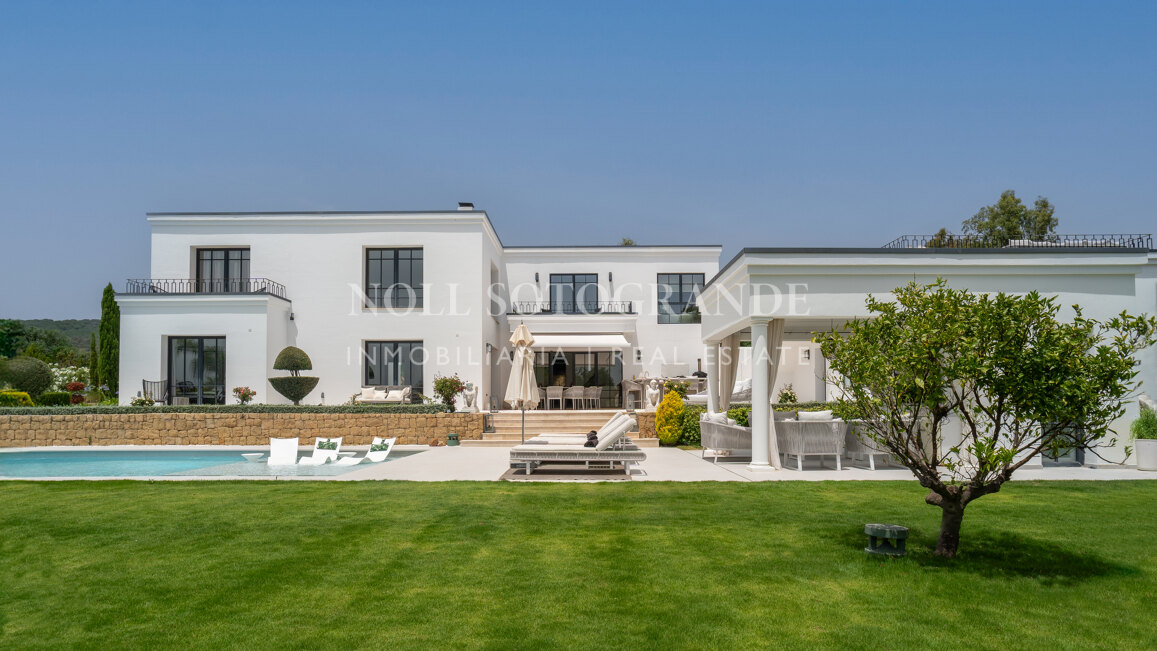 Villa Helio – Zeitgenössische Eleganz in La Reserva de Sotogrande