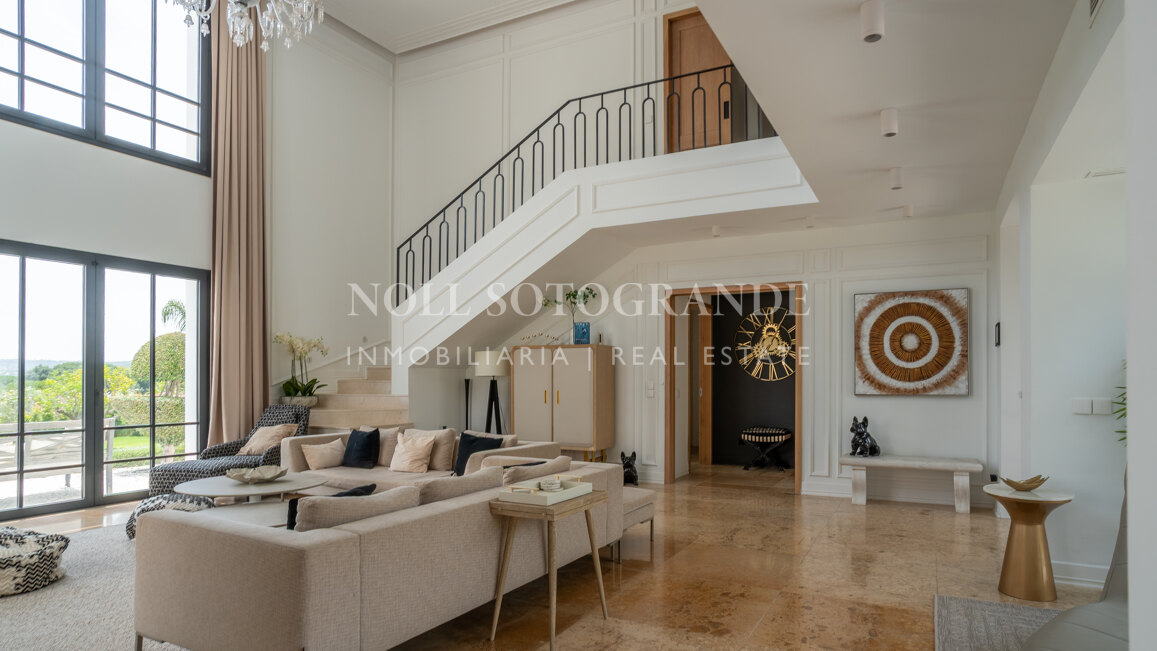 Villa Helio – Zeitgenössische Eleganz in La Reserva de Sotogrande