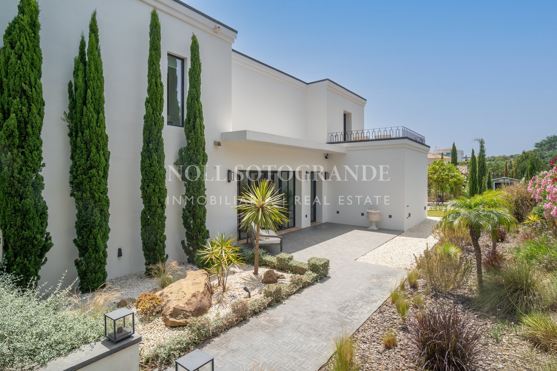 Villa Helio – Zeitgenössische Eleganz in La Reserva de Sotogrande