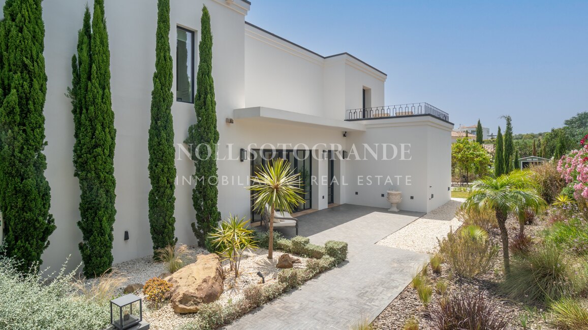 Villa Helio – Zeitgenössische Eleganz in La Reserva de Sotogrande