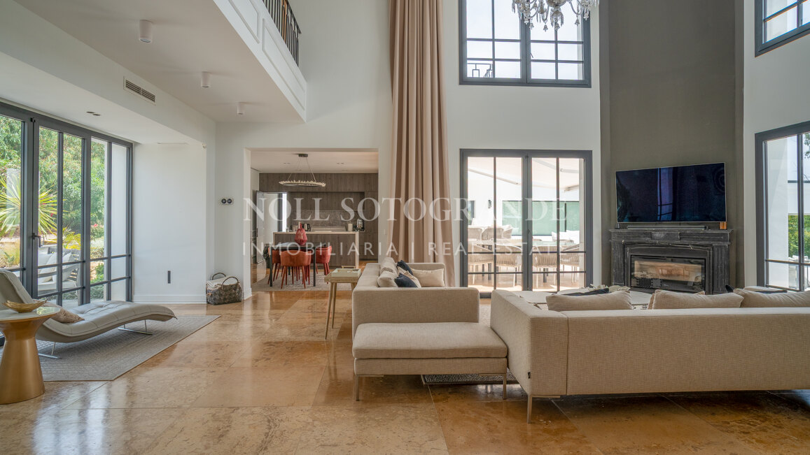 Villa Helio – Zeitgenössische Eleganz in La Reserva de Sotogrande
