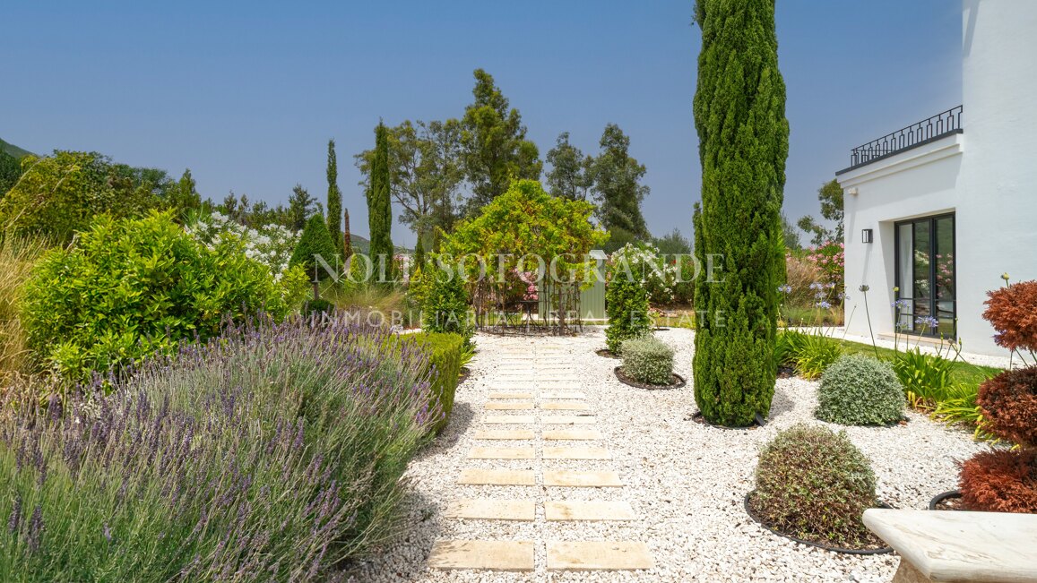 Villa Helio – Zeitgenössische Eleganz in La Reserva de Sotogrande