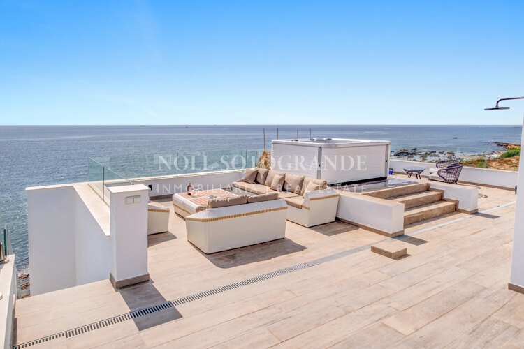 Spektakuläre Strandvilla zur Miete in Torreguadiaro, nahe Sotogrande