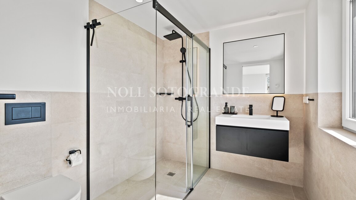 Spektakuläre Strandvilla zur Miete in Torreguadiaro, nahe Sotogrande