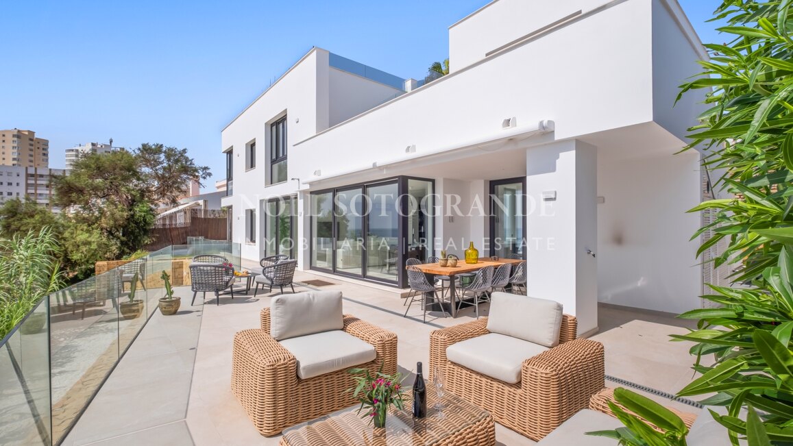 Spektakuläre Strandvilla zur Miete in Torreguadiaro, nahe Sotogrande