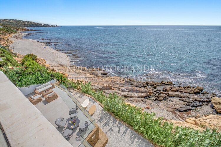 Spektakuläre Strandvilla zur Miete in Torreguadiaro, nahe Sotogrande