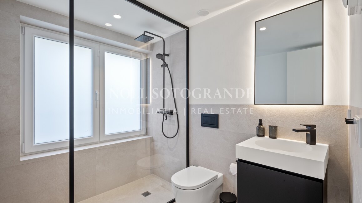 Spektakuläre Strandvilla zur Miete in Torreguadiaro, nahe Sotogrande