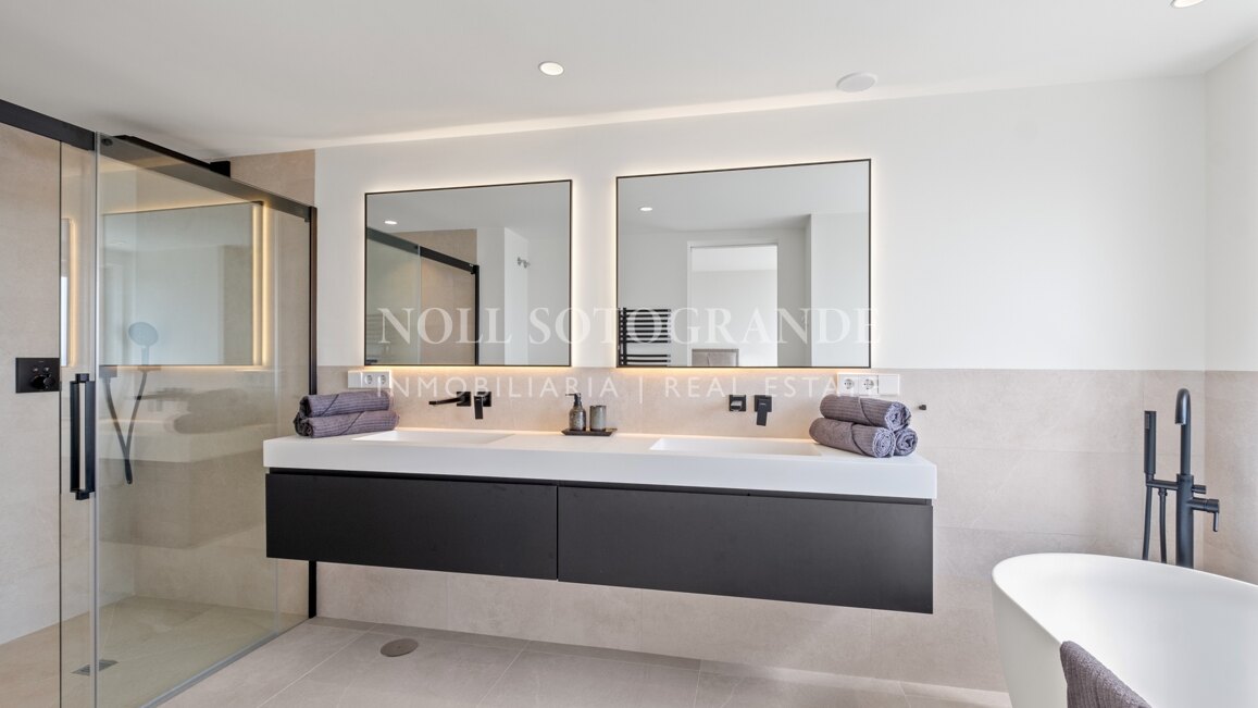 Spektakuläre Strandvilla zur Miete in Torreguadiaro, nahe Sotogrande