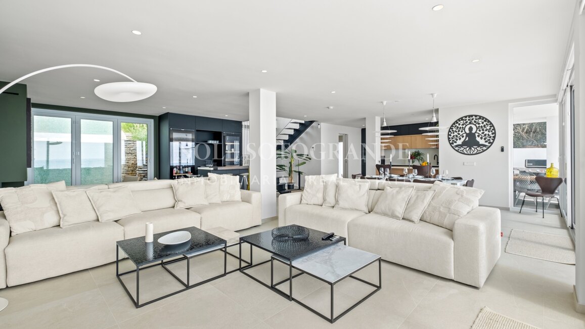 Spektakuläre Strandvilla zur Miete in Torreguadiaro, nahe Sotogrande