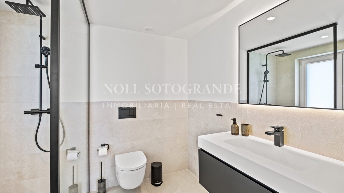 Spektakuläre Strandvilla zur Miete in Torreguadiaro, nahe Sotogrande