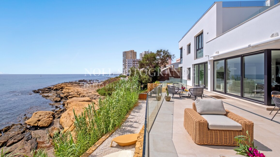 Spektakuläre Strandvilla zur Miete in Torreguadiaro, nahe Sotogrande