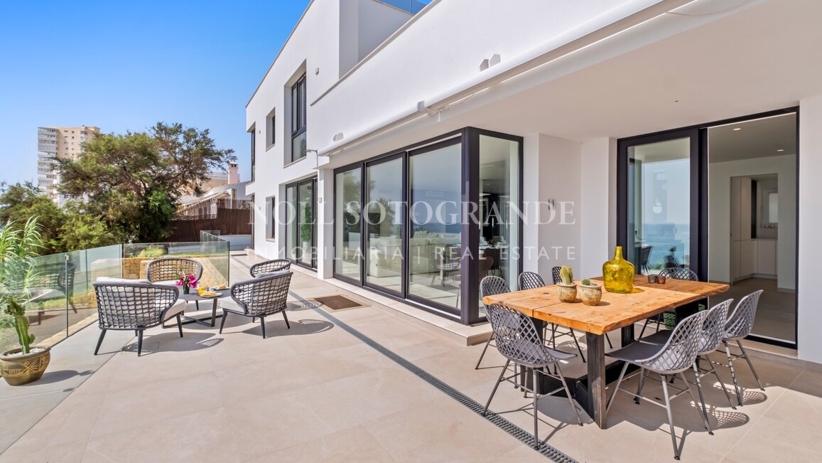 Spektakuläre Strandvilla zur Miete in Torreguadiaro, nahe Sotogrande