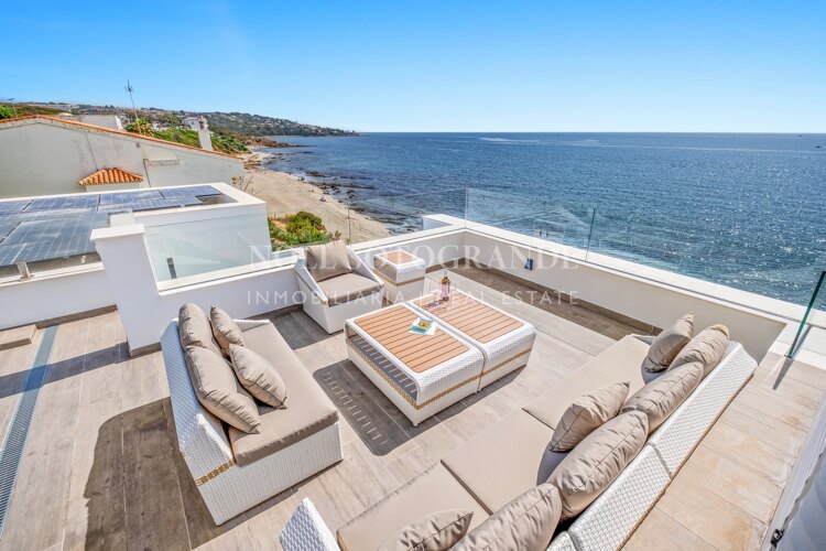 Spektakuläre Strandvilla zur Miete in Torreguadiaro, nahe Sotogrande