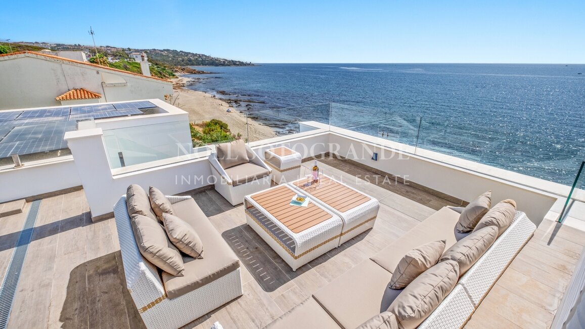 Spektakuläre Strandvilla zur Miete in Torreguadiaro, nahe Sotogrande