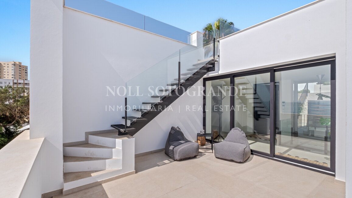 Spektakuläre Strandvilla zur Miete in Torreguadiaro, nahe Sotogrande