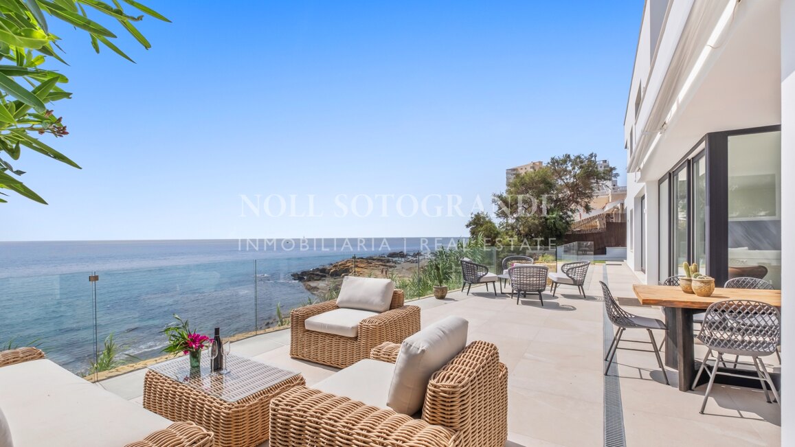 Spektakuläre Strandvilla zur Miete in Torreguadiaro, nahe Sotogrande