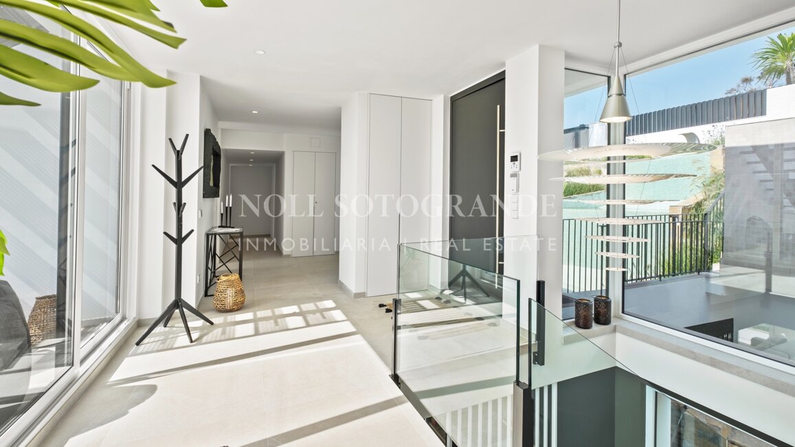 Spektakuläre Strandvilla zur Miete in Torreguadiaro, nahe Sotogrande