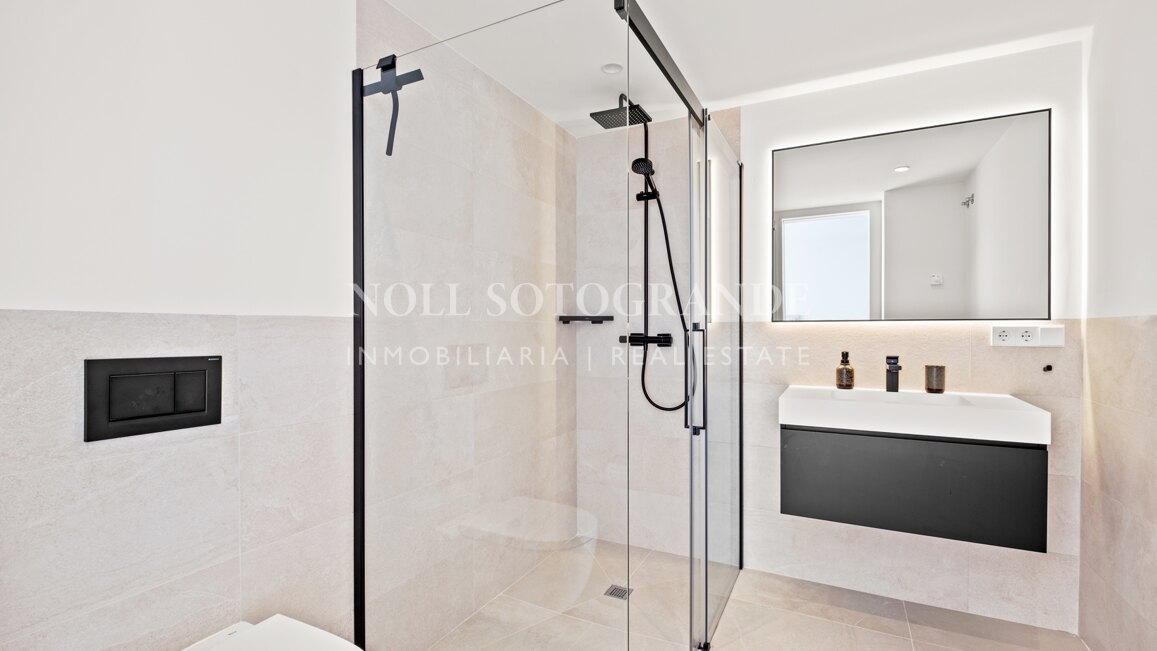 Spektakuläre Strandvilla zur Miete in Torreguadiaro, nahe Sotogrande