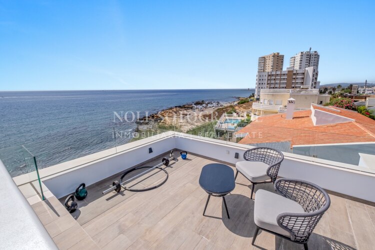 Spektakuläre Strandvilla zur Miete in Torreguadiaro, nahe Sotogrande