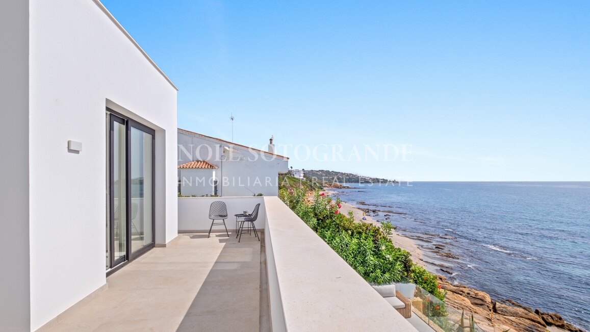 Spektakuläre Strandvilla zur Miete in Torreguadiaro, nahe Sotogrande