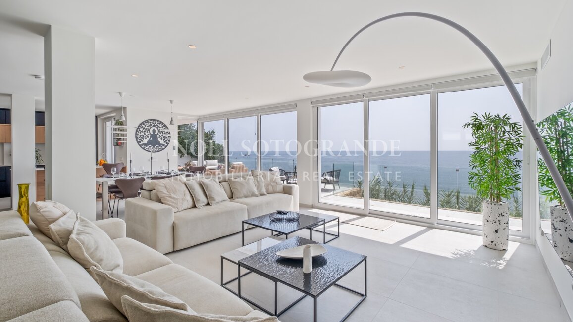 Spektakuläre Strandvilla zur Miete in Torreguadiaro, nahe Sotogrande