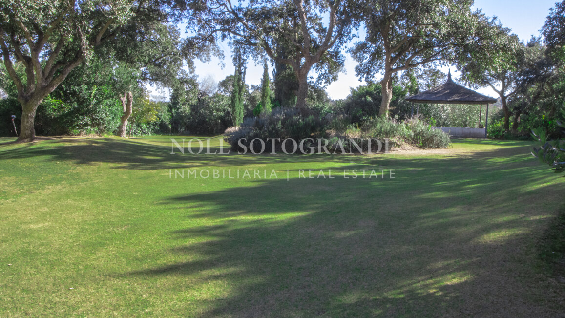 Spacious 5-Bed Villa for Sale in Altos de Valderrama, Sotogrande