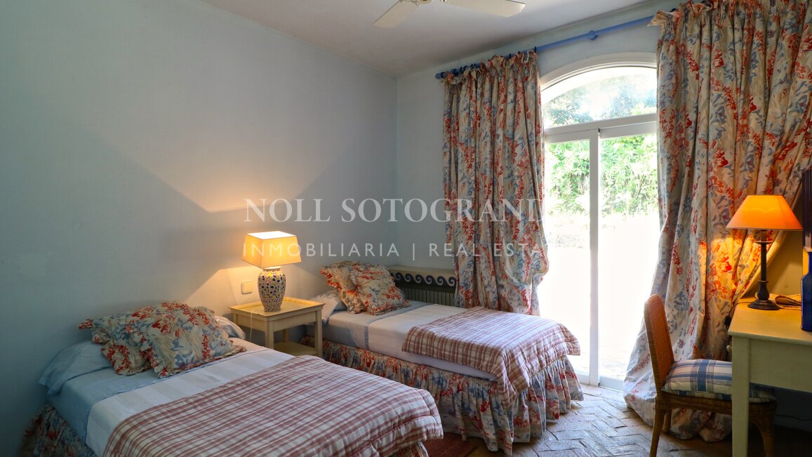 Spacious 5-Bed Villa for Sale in Altos de Valderrama, Sotogrande