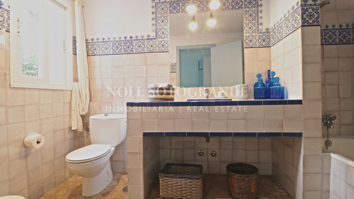 Spacious 5-Bed Villa for Sale in Altos de Valderrama, Sotogrande