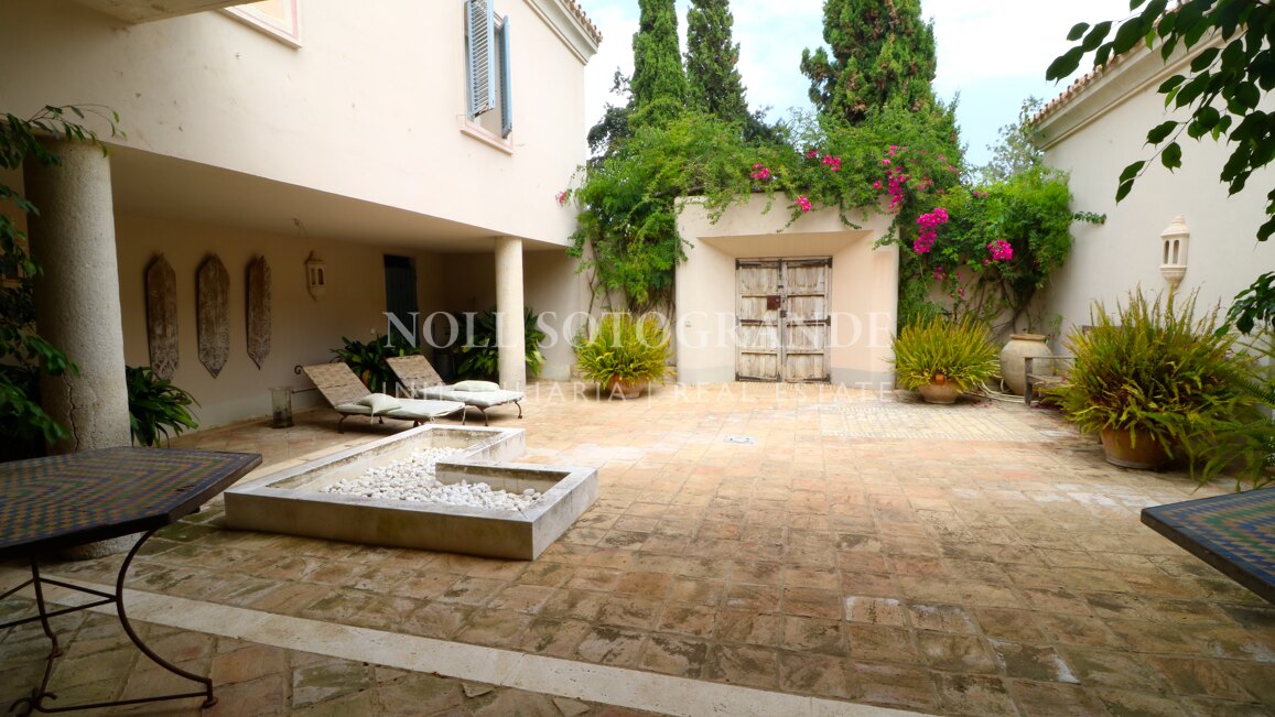 Spacious 5-Bed Villa for Sale in Altos de Valderrama, Sotogrande