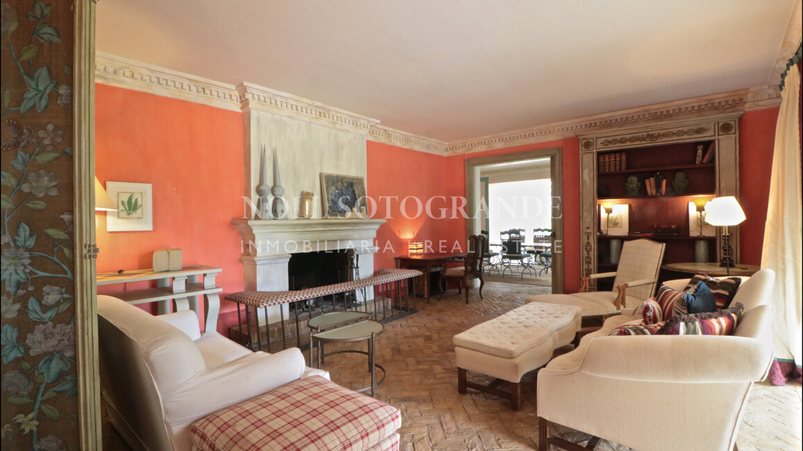 Spacious 5-Bed Villa for Sale in Altos de Valderrama, Sotogrande