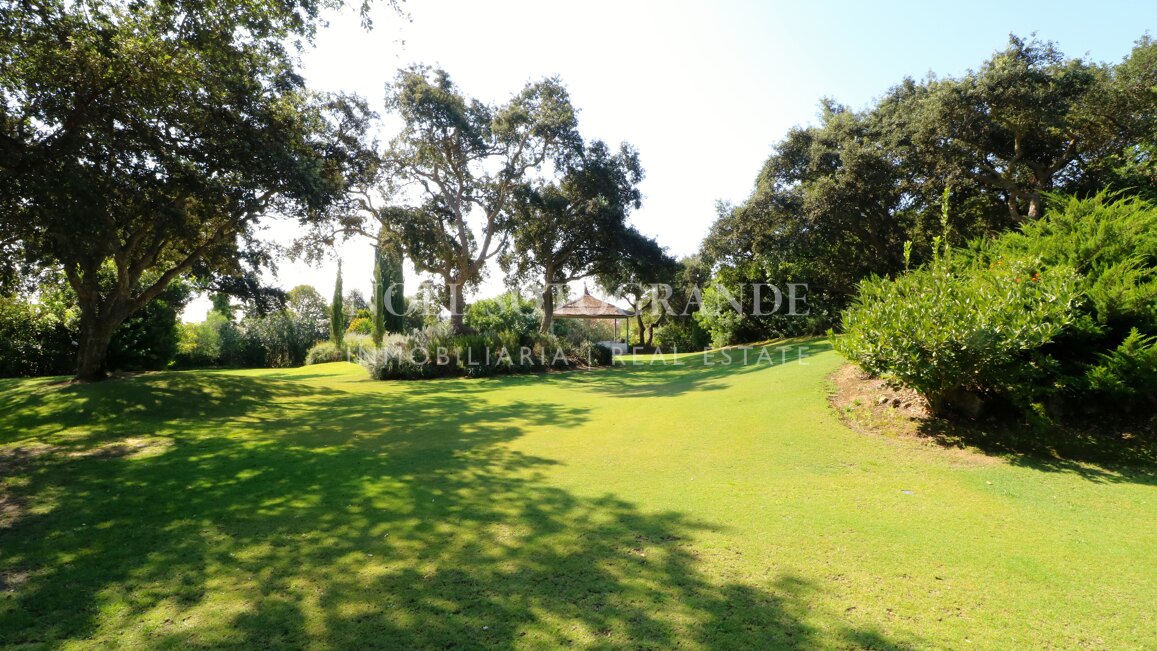 Spacious 5-Bed Villa for Sale in Altos de Valderrama, Sotogrande