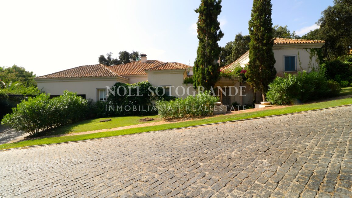 Spacious 5-Bed Villa for Sale in Altos de Valderrama, Sotogrande