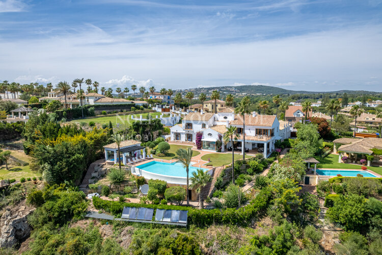 Villa - Immaculate villa Sotogrande Alto with sea and golf views.