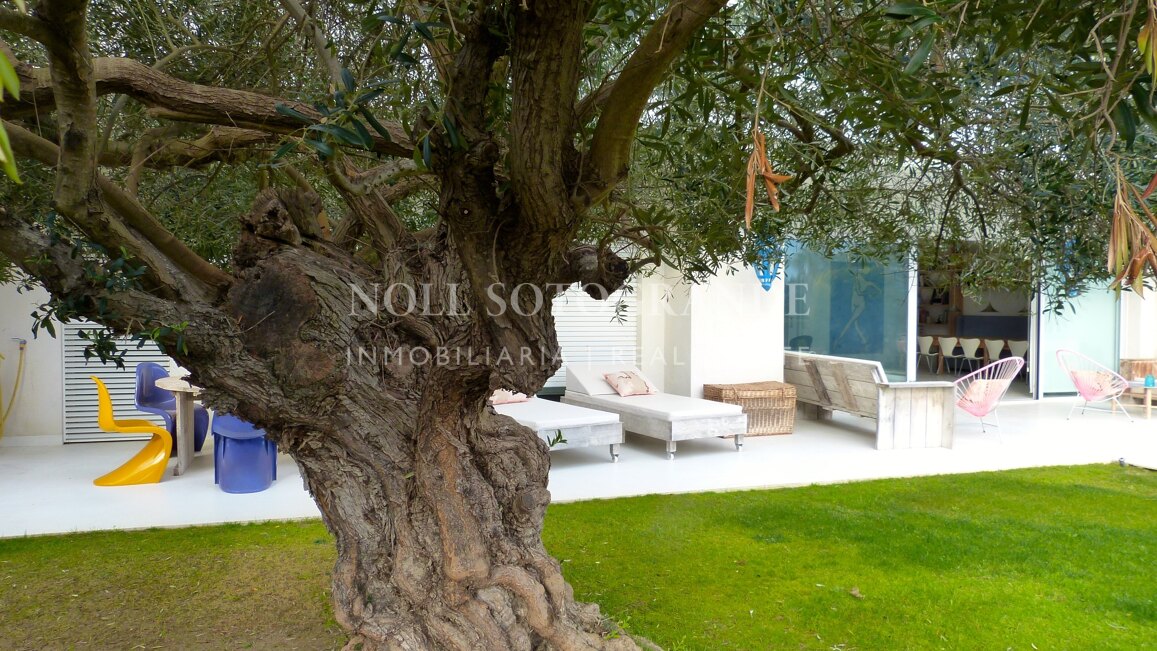 Moderne Erdgeschosswohnung in Pologardens Sotogrande zu vermieten.