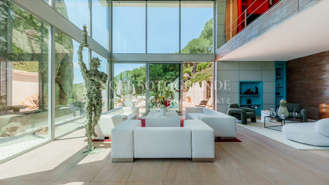 "Bond" Villa mit Meerblick La Reserva de Sotogrande