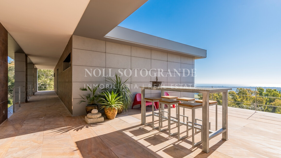 "Bond" Villa mit Meerblick La Reserva de Sotogrande