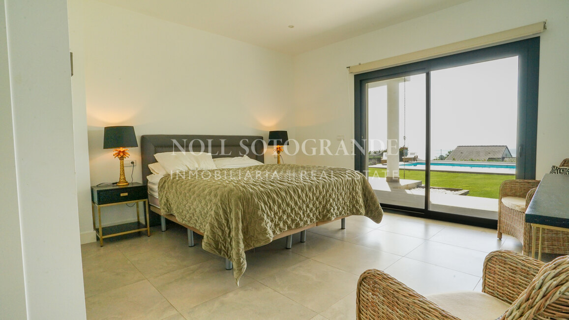 Villa mit traumhaftem Blick in Alcaidesa zu vermieten