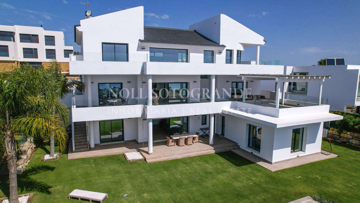 Villa mit traumhaftem Blick in Alcaidesa zu vermieten